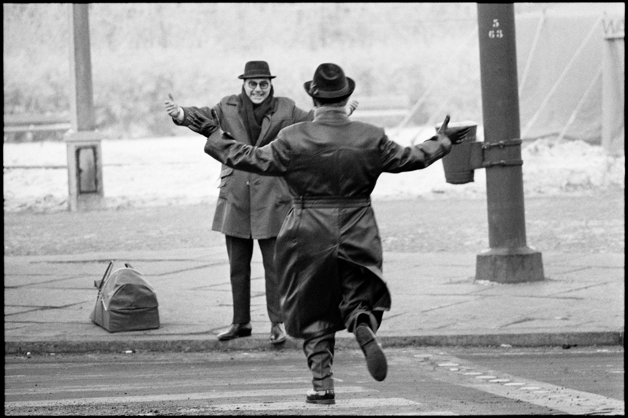 Ian Berry: Berlin Wall, 1963. Brothers Meeting.